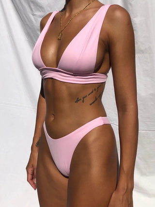 Darcy - Stylish Bikini with V-Neck Design