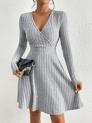 Halo - Classy V-Neck Midi Dress